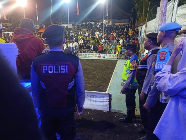 Polsek Nusa Penida Amankan Turnamen Bola Voli Portu Tulad Cup II 2024