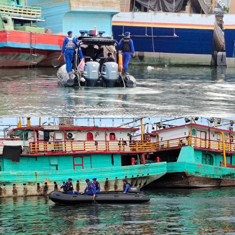 Aksi Nyata Ditpolairud Polda Bali, Wujudkan Kebersihan Lewat Sapu Bersih Sampah di Laut 