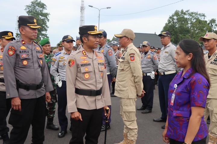 Antisipasi Pemedek Membludak, Polres Karangasem Terjunkan 128 Personil Amankan Usabha Pitra di Pura Dalem Puri Besakih